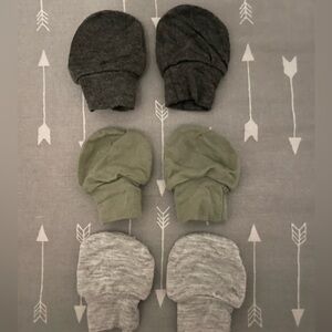 Lou Lou baby mittens